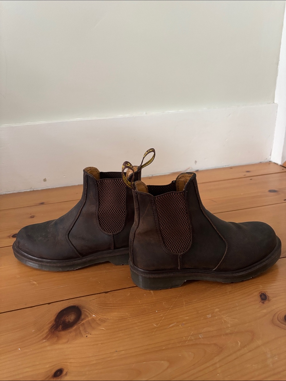 Dr. Martens 2976 Chelsea Boots - Picture 5 of 5